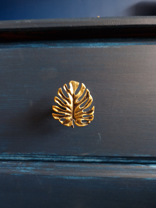 Metal Gold Cheese Plant Leaf Drawer Knob - Botanical Decor for Furniture - 4.5cm Height Home Decor