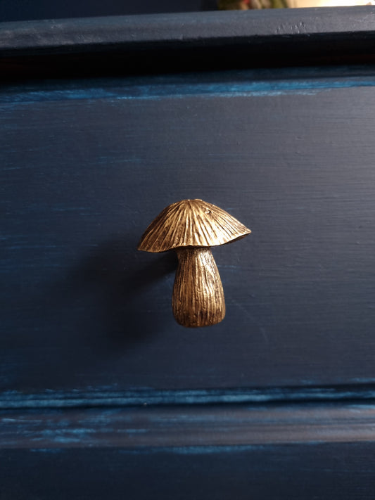 Resin Gold Mushroom Drawer Knob - Botanical Decor for Furniture - 4cm Height Home Decor