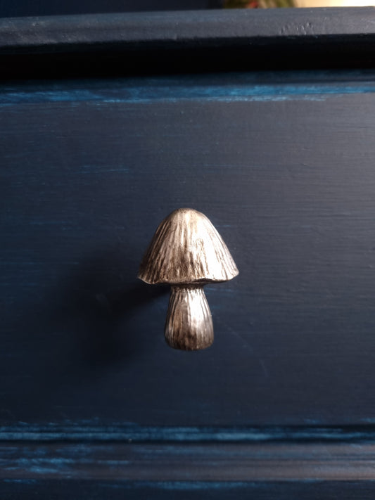 Resin Silver Mushroom Drawer Knob - Botanical Decor for Furniture - 4cm Height Home Decor